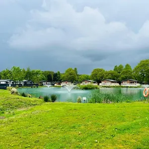 Kinship With Hot Tub Lodge York